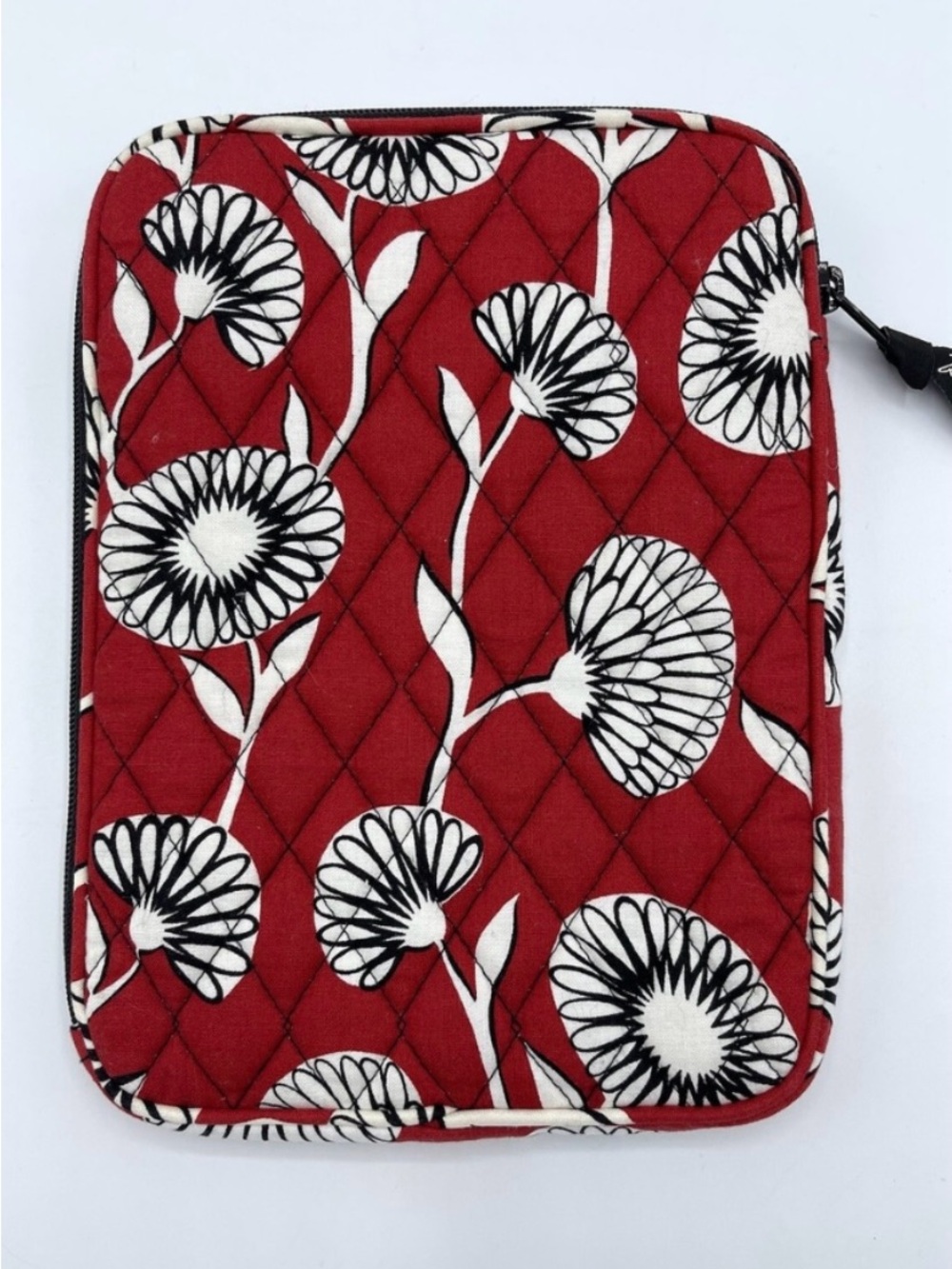 Vera Bradley quilted I-Pad case Like NEW Red  White & Black Floral Zip close